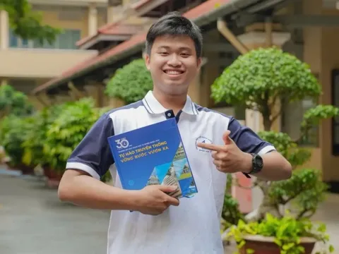 Nam sinh từng bỏ đại học, trở thành thủ khoa sau thi lại