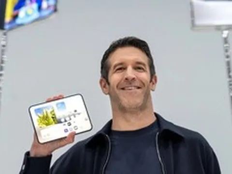 Tại sao CEO John Ternus là người giới thiệu iPhone Duo? Bằng sáng chế 15 năm trước hé lộ nguyên nhân