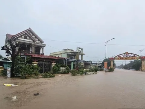 Trường học Quảng Trị cho học sinh nghỉ học khi mưa lũ nguy hiểm
