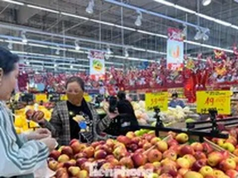 Thịt lợn, trái cây Việt lép vế trên 'sân nhà'