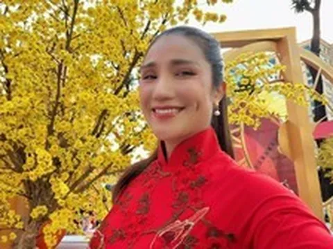 MC Cát Tường: "Em sắp lấy chồng rồi cả nhà ơi!"