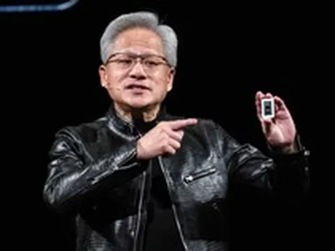 Công nghệ 16/9: Jensen Huang tham dự sự kiện Windows & Surface của Microsoft