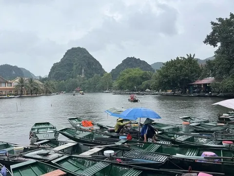 Mưa lũ ảnh hưởng hoạt động du lịch, Ninh Bình tạm dừng một số điểm tham quan