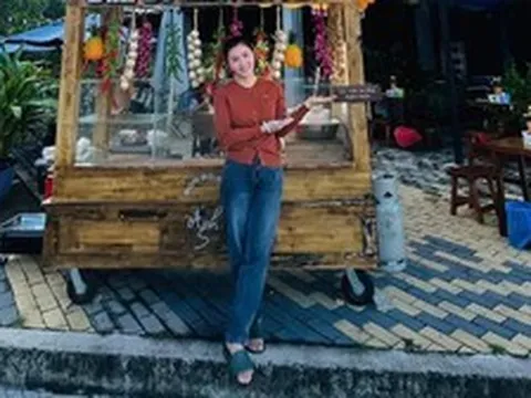 Nữ diễn viên đình đám đi bán bún bò Huế ở đường số 6, phường Tân Phong, TP.HCM