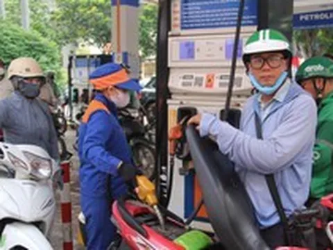 Giá xăng tăng gần 1.400 đồng/lít, dầu diesel tăng gần 1.500 đồng/lít