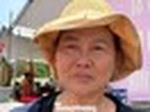 Con gái liệt sĩ bật khóc: 'Sau 56 năm, con không còn tìm cha trong vô vọng nữa'