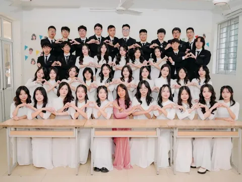Lớp học có thủ khoa D01 toàn quốc, 30 em IELTS từ 8.0