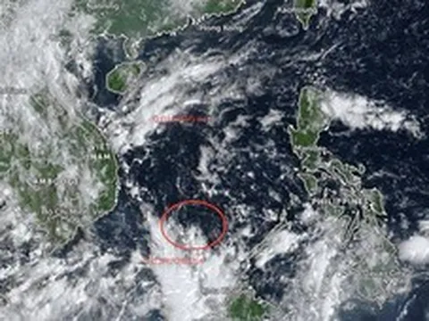 Xuất hiện vùng áp thấp trên Biển Đông, miền Bắc nắng ráo, Trung và Nam Bộ mưa nhiều