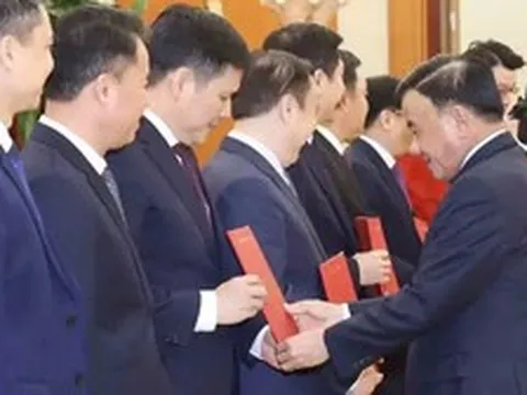Thông tin về 6 Ủy viên Trung ương, Ủy viên dự khuyết Trung ương Đảng vừa nhận nhiệm vụ mới