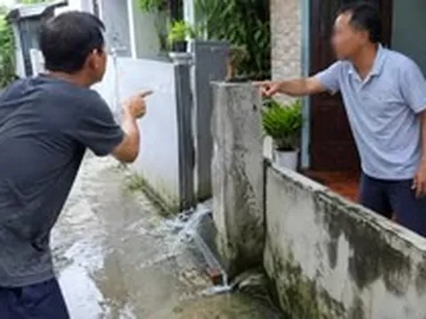 Hà Nội: Đâm hàng xóm tử vong vì bị chửi, dọa đánh nếu 'để nước chảy sang nhà'