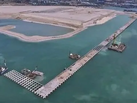 Phát hiện hàng rào bê tông cao 28m chạy dài 8,6km dưới biển, làm lung lay vị trí số 1 thế giới của Trung Quốc, dự án 40 tỷ USD gây choáng