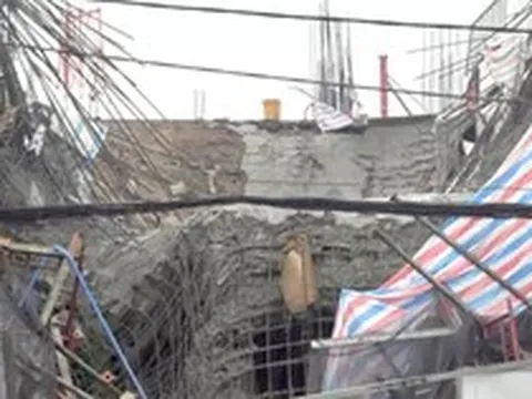 Sập giàn giáo công trình ở Cần Thơ, 3 người bị thương
