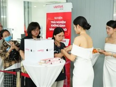 Khách hàng Viettel Store được trải nghiệm iPhone 18 Pro series giữa không gian Metro Bến Thành