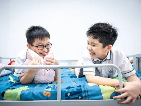 Giờ bán trú ở trường công có phòng ngủ, giường tầng riêng
