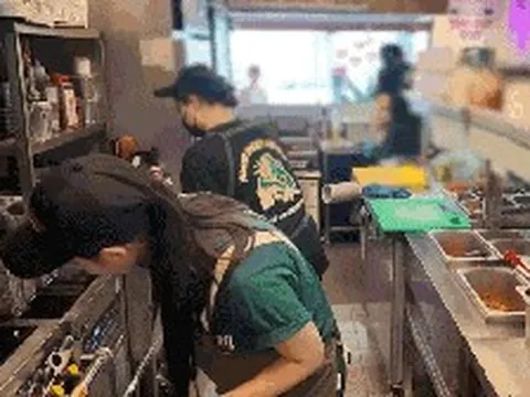 Nữ ca sĩ là thành viên nhóm nhạc nổi tiếng nay mở quán ăn ở phường Anguk, kiếm tiền tỷ mỗi tháng
