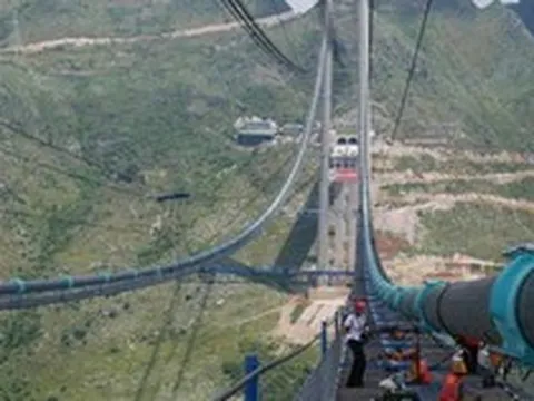Gió bão giật cấp 14, giàn thép 21.000 tấn rung chuyển nhưng vẫn không dừng thi công, công trình 8.500 tỷ đồng hiện đại nhất thế giới tạo kỳ tích lớn
