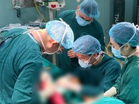 Chườm nóng, người đàn ông 48 tuổi suýt mất cả hai bàn chân