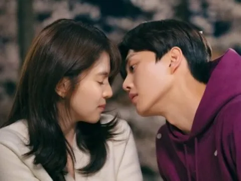 Qua đêm ở nhà người yêu cũ, sáng hôm sau vừa mở cửa tôi “chết đứng” khi thấy một người