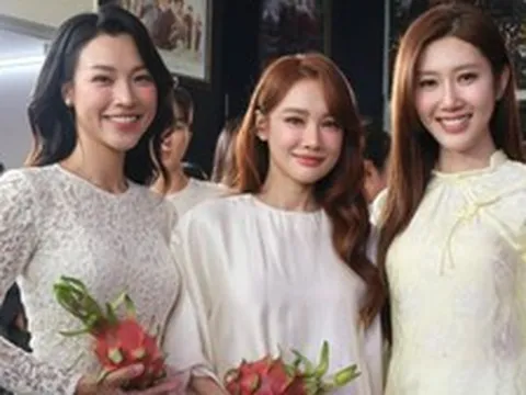 Bắt gặp Nhã Phương một mình đi giỗ Tổ sân khấu giữa ồn ào của Trường Giang