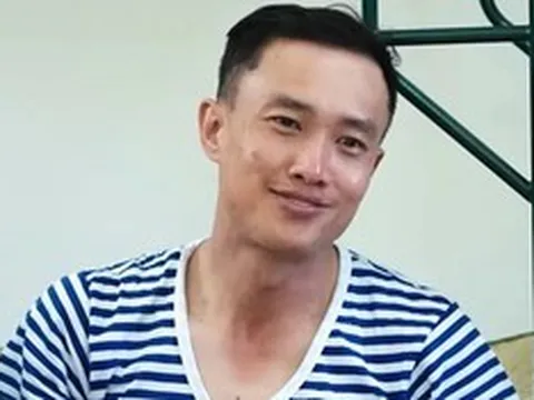 “Trai hư showbiz” lộ nhan sắc thật gây bàn tán
