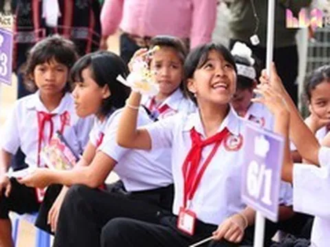 Ngày đặc biệt của hơn 1.000 học sinh Trường Phổ thông nội trú Tiểu học và Trung học cơ sở Tây Giang
