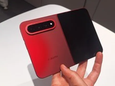 5 mẫu smartphone 'đắt xắt ra miếng' vừa về Việt Nam