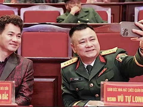 3 cặp nghệ sĩ Việt tri kỷ hiếm có khó tìm: Người là Đại tá, người làm Cục trưởng