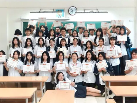 Một lớp chuyên Nhật có 3 thủ khoa, 12 suất du học, 20 IELTS từ 8.0