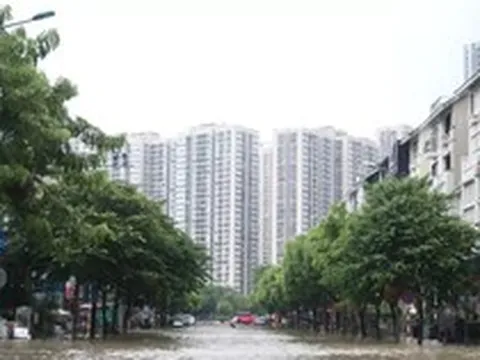 Vì sao khu vực phía Tây Hà Nội liên tục ngập sâu sau mưa lớn?