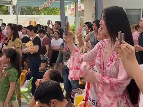 Vợ Quang Hải đi xe 8 tỷ đến trường mẫu giáo của con dự Trung thu, mặc đồ như Hằng Nga nổi bật giữa dàn phụ huynh