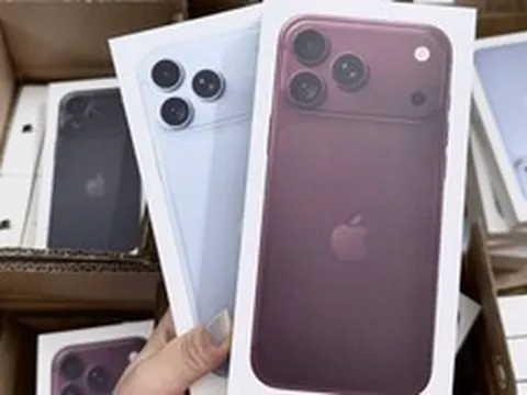 Tăng gấp đôi nguồn cung, iPhone 18 Pro Max vẫn cháy hàng, dân buôn bán chênh 4-6 triệu đồng