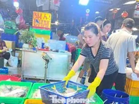 'Ngộp thở' khi giá thực phẩm leo thang