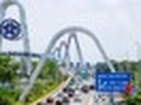 Biển báo khoảng cách trên cầu Nhật Tân để nhắc nhở chứ không phải để phạt tài xế