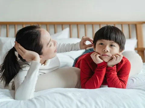 'Cha mẹ trực thăng' và sự tê liệt năng lực tự lập