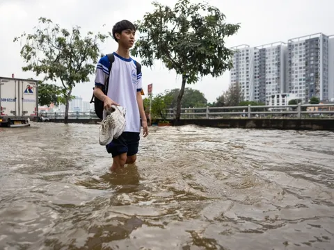 TP.HCM yêu cầu không để học sinh bỏ học chỉ vì giao thông khó khăn