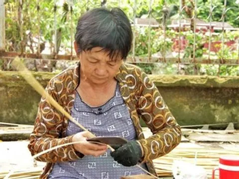 Theo nghề đan giỏ trạc từ năm 14 tuổi, U60 TPHCM đau đáu tìm người kế nghiệp