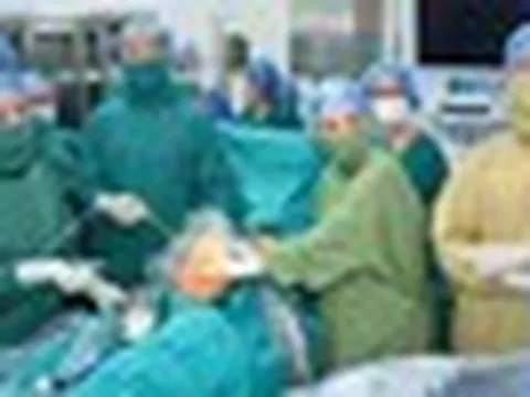 Lần đầu tại Việt Nam: Đặt bóng vào khí quản cứu thai nhi mắc thoát vị hoành