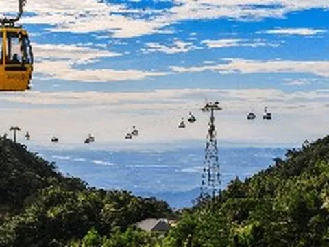 Việt Nam có một "con đường trên không" hàng đầu châu Á, từng xác lập 4 kỷ lục thế giới, đưa du khách lên độ cao 1.487m do Sun Group đầu tư