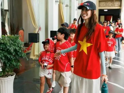 Người mẫu nhí: Đâu là ranh giới giữa sân chơi và showbiz?