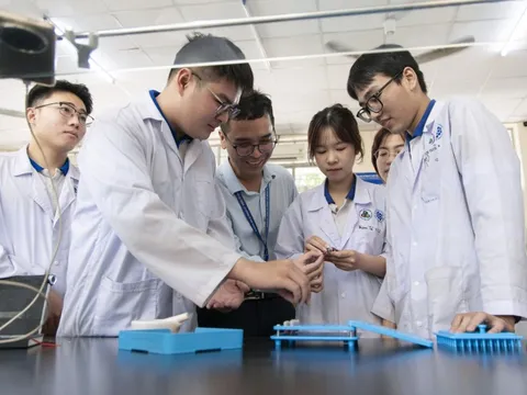 Làm rõ tin 'học thạc sĩ chính quy không được làm việc toàn thời gian'