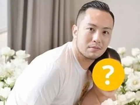Bùng nổ tin “ngọc nữ phông bạt” đã cưới bí mật và mang thai