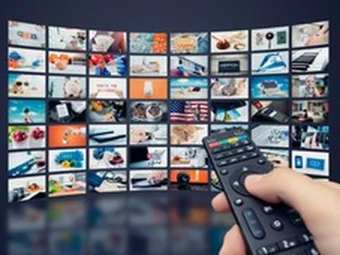 TV đã thay đổi đến mức nào sau 45 năm, từ màn hình nhận tín hiệu đến thiết bị chạy AI?