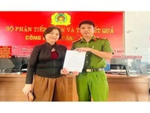 Sau cuộc gọi yêu cầu thực hiện ngay các thủ tục hành chính, người phụ nữ SN 1957 quyết không làm theo mà báo công an Hà Tĩnh