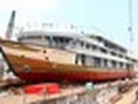 Việt Nam vừa có thêm siêu tàu 100 tỷ đồng được hạ thủy, dài hơn 93m, rộng 14m, cao 3 tầng: Thiết kế như "khách sạn nổi", hành trình dự kiến xuyên sang 1 nước láng giềng