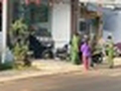 Người phụ nữ nghi rơi từ tầng 5 tử vong sau khi thuê phòng khách sạn cùng 1 người đàn ông