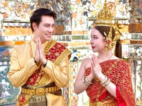 Diễn viên Việt Anh đi du lịch Thái Lan cùng bạn gái kém 7 tuổi và hội bạn thân