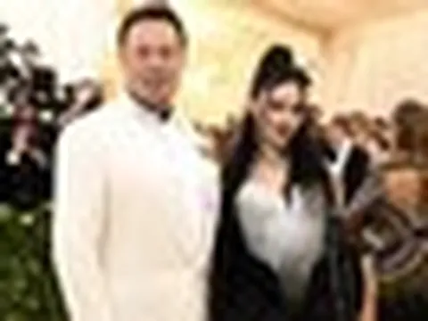 Thu nhập của bạn gái cũ tỷ phú giàu nhất hành tinh