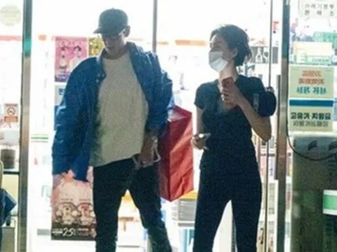 Cặp đôi hàng đầu showbiz xác nhận đang yêu, dân mạng dậy sóng