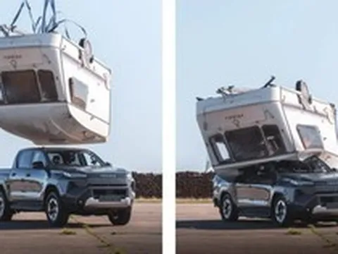 Một chiếc xe Toyota vừa hứng trọn khối thép 760 kg từ độ cao 9m mà vẫn có thể tự rời khỏi đống đổ nát