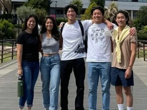 Gia đình 7 nha sĩ gây chú ý: 5 người con cùng nối nghiệp mẹ cha